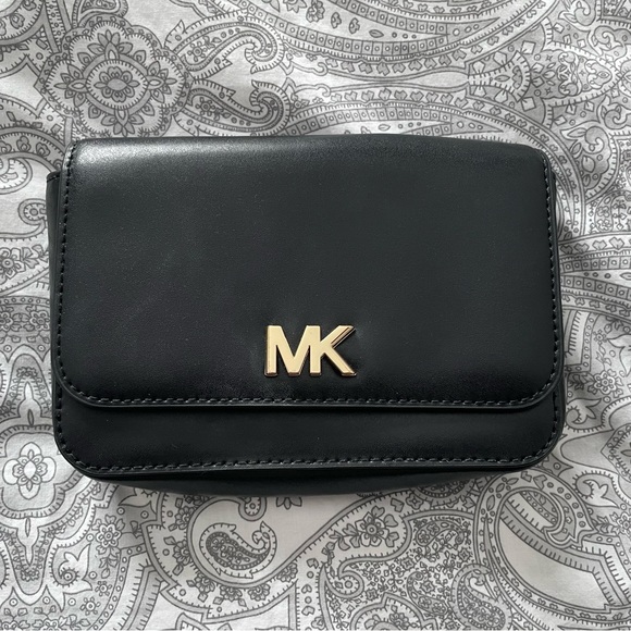 MICHAEL KORS Mott Black Leather Belt Bag - Picture 1 of 11
